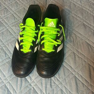 Adidas Indoor Soccer Shoes 
Size:10 Mens